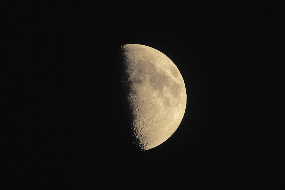 bwr-moon-v1_80i7642