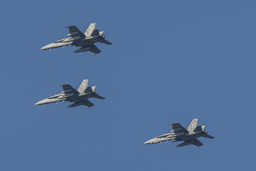 fa-18-hornets-v1-bwr_80i7358