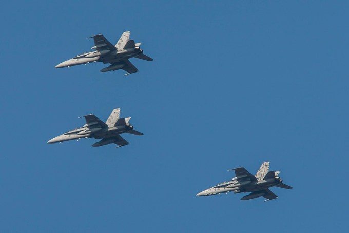 fa-18-hornets-v1-bwr_80i7358