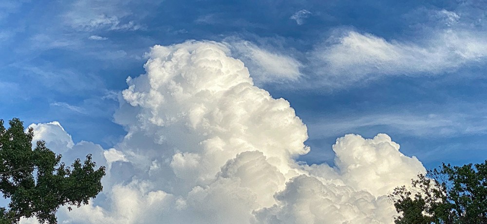 Clouds_iP_11_Pro_52mm_2x digital zoom_16x9_